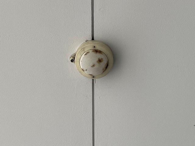 不明